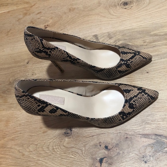 SOLD - Topshop Snake Print Pointy Toe Pumps - Picture 3 of 11